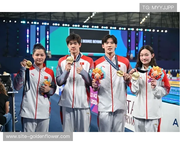 青岛栈桥冬泳邀请赛各组别冠军出炉，程桂彩、徐燕分获男女甲组头名。